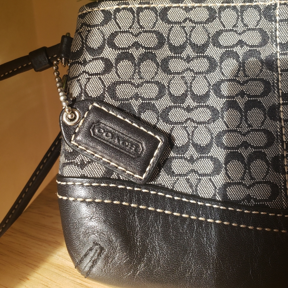 Authentic Coach Wristlet - Picture 4 of 11